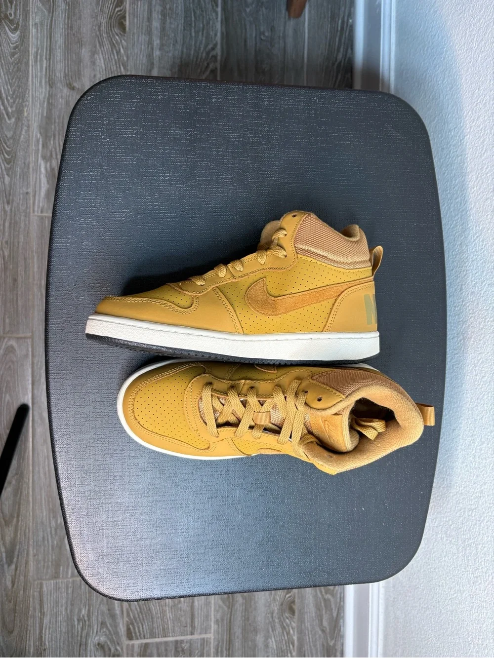 Nike Court Borough Mid GS, Wheat Wheat-Summit White Black, 5.5 Y